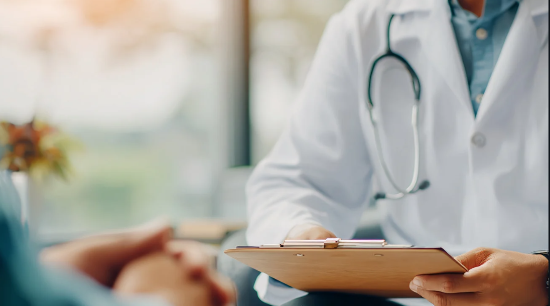 Diferença entre cirurgião bariátrico e gastroenterologista: quem procurar primeiro